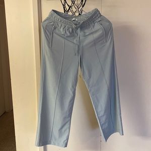 Women’s TNA Capri pant. Super soft with stretch. Sea foam green.